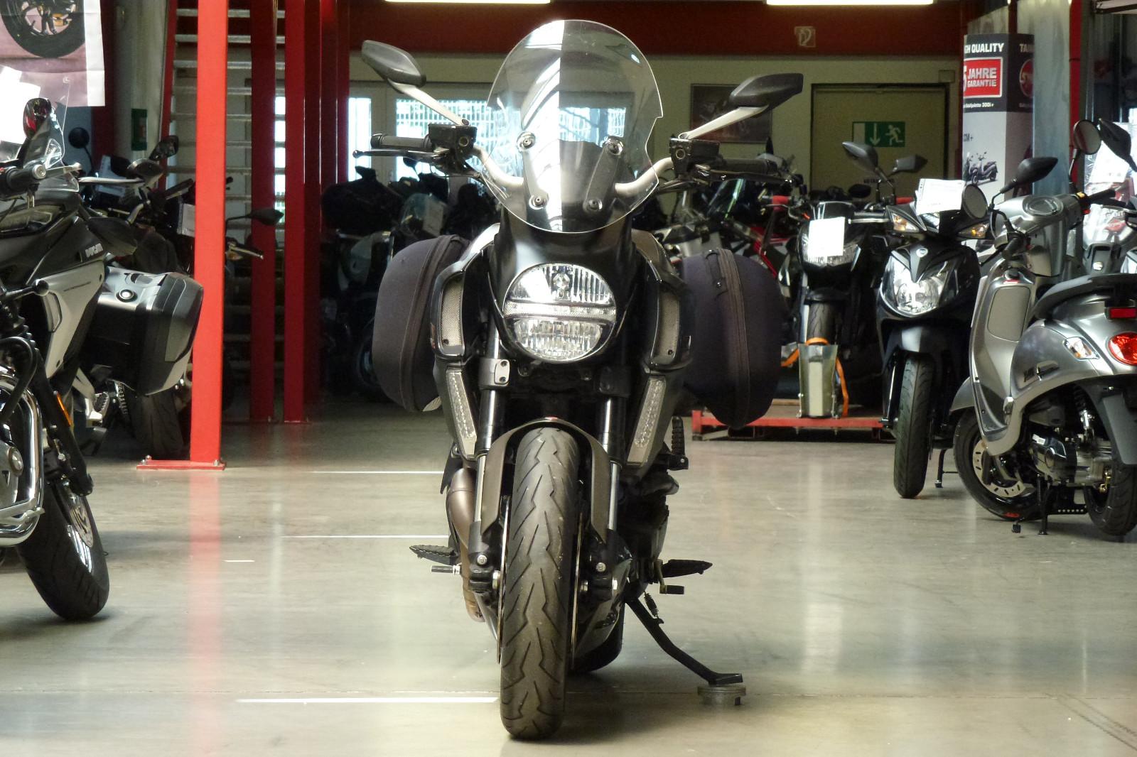 Ducati Diavel Strada