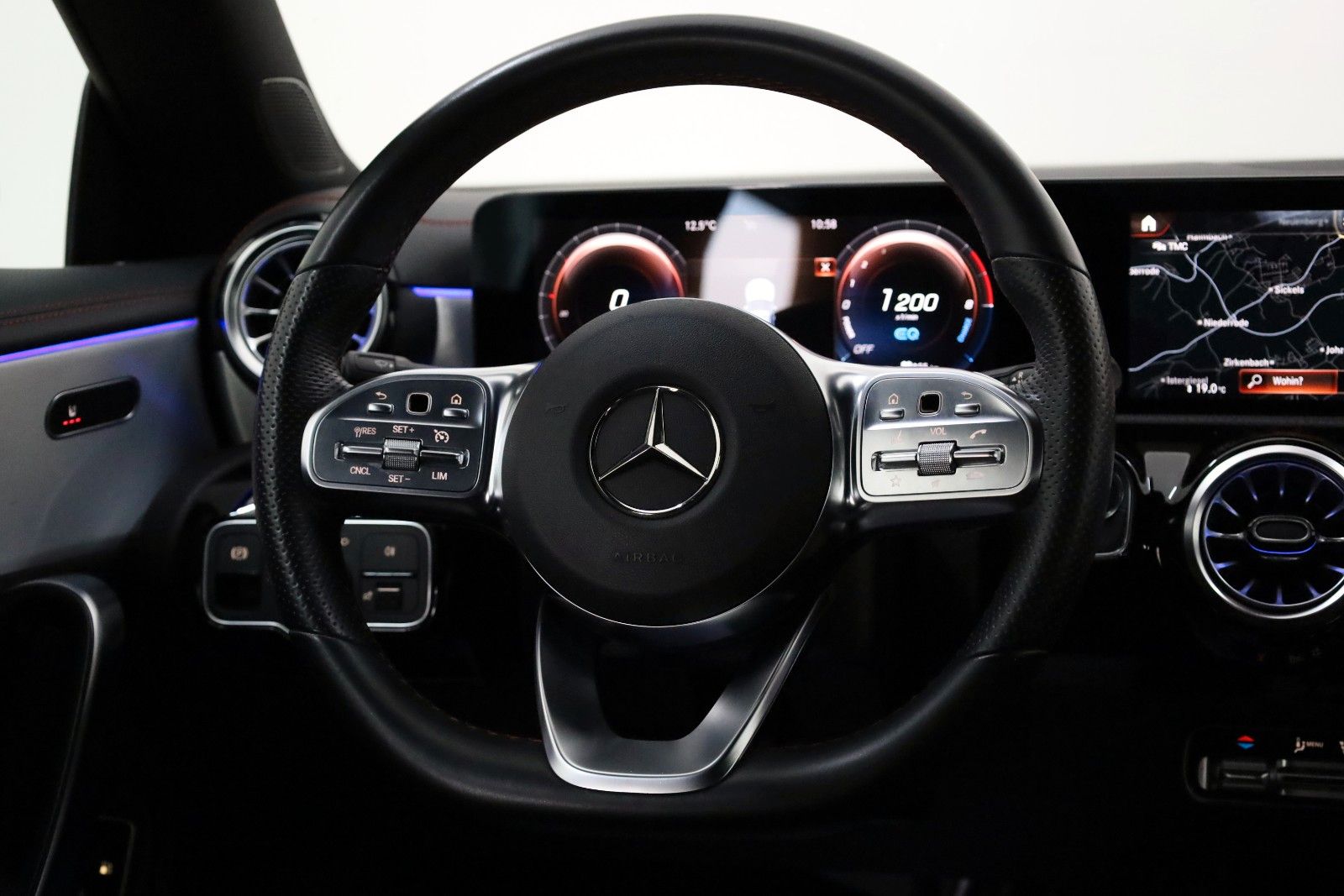 Fahrzeugabbildung Mercedes-Benz CLA 250 e Coupe AMG line,Navi,LED,SH,Kamera
