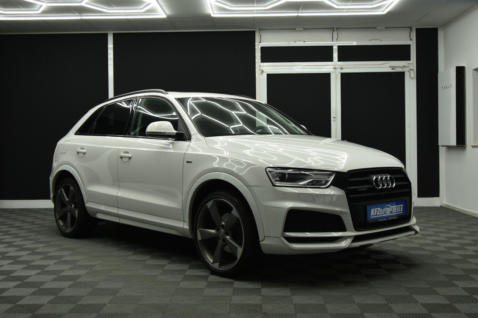 AUDI Q3 design quattro S-Line Bi-Xenon Pano 20 Zoll