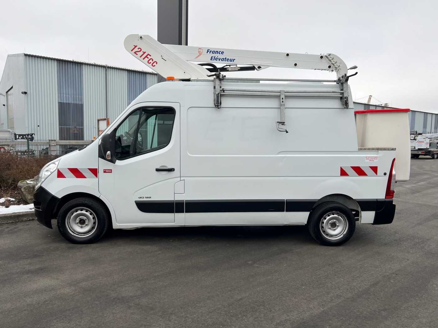 Fahrzeugabbildung Renault Master 2.3 dCi / France Elevateur 121FCC, 12,5m
