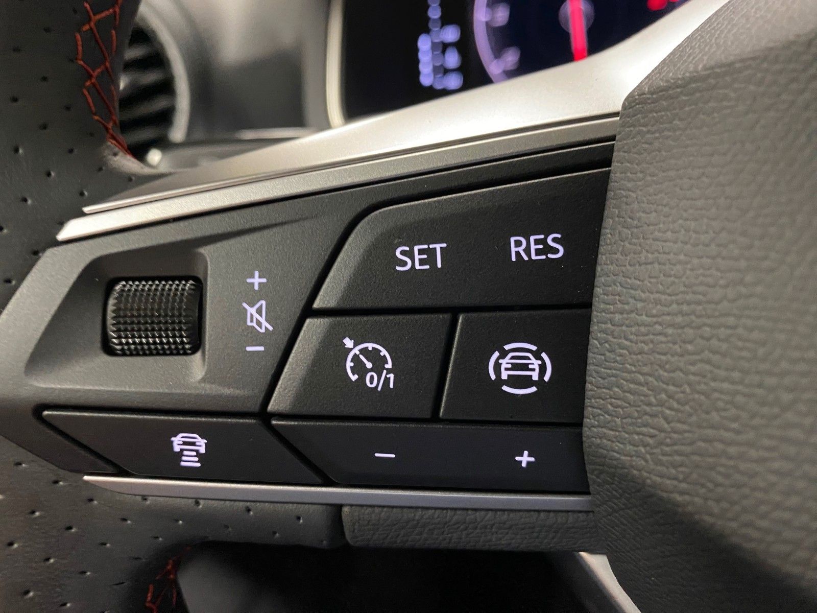 Fahrzeugabbildung SEAT Arona 1.0 TSI FR DSG+LED+VIRT.COCKPIT+NAVI+ACC++