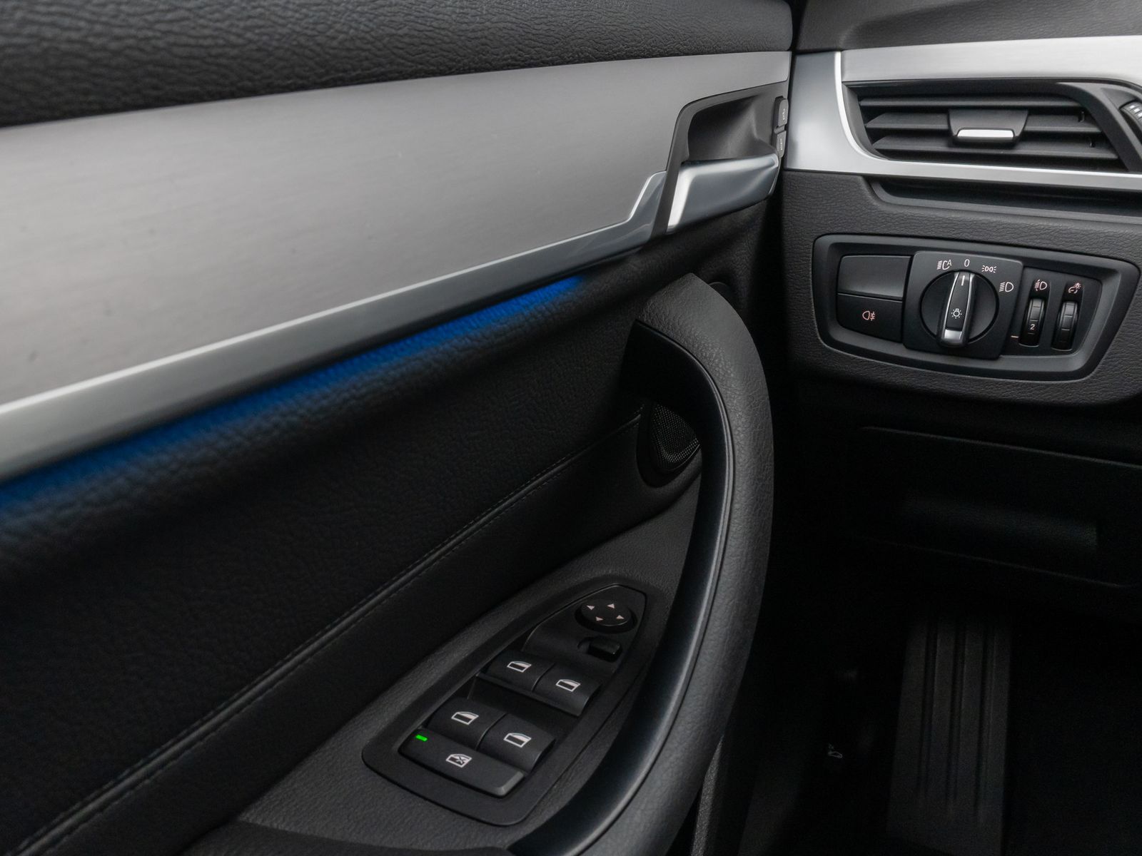 Fahrzeugabbildung BMW X1 xD25e Panorama Kamera DAB HUD Leder LED Alarm