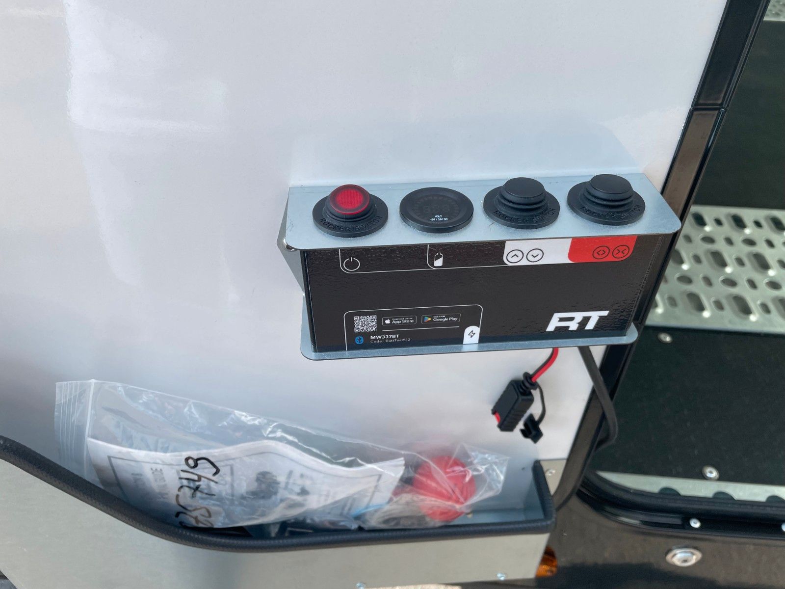 Fahrzeugabbildung Brian James Race Transporter 7 / Länge: 6,16 m / 3.500 kg