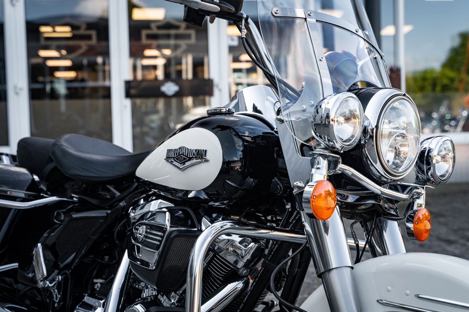 Fahrzeugabbildung Harley-Davidson ROAD KING POLICE FLHP TOURING - JEKILL&HYDE