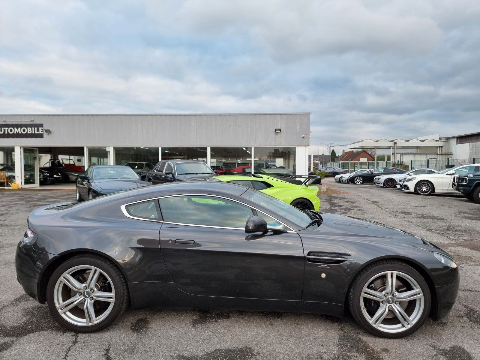 Fahrzeugabbildung Aston Martin V8 Vantage 4.7l/Quantum Silber/BRD/Erstlack/2.Hd