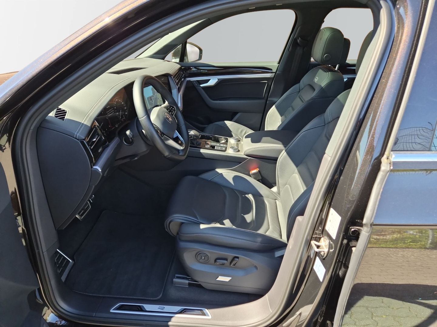 Volkswagen Touareg R-Line Pano Luft Stdhzg HUD ACC Massage foto 3