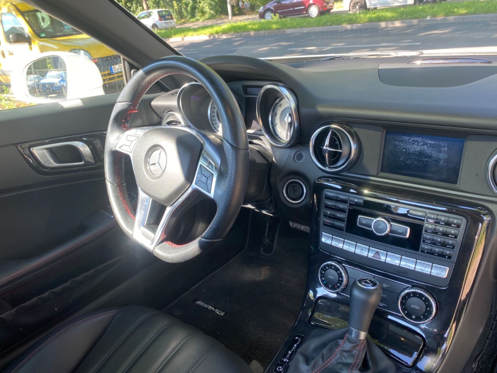 Fahrzeugabbildung Mercedes-Benz SLK 250 AMG BlueEFFICIENCY*Distronic*Panorama*