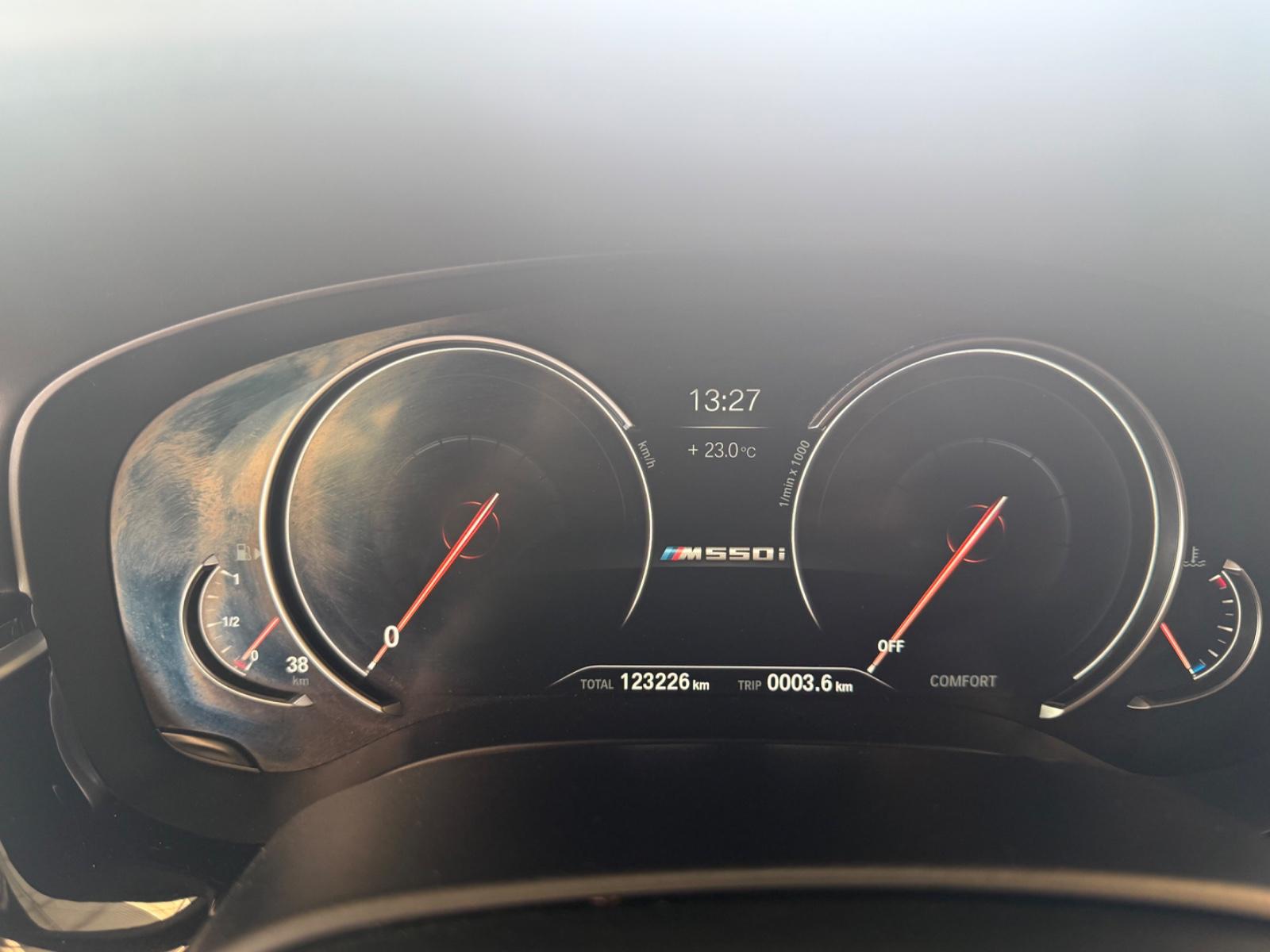 BMW M550i xDrive 4.4 V8 462 ch BVA / Bowers & Wilkins / Night Vision / Head-Up Display / Sièges ventilés