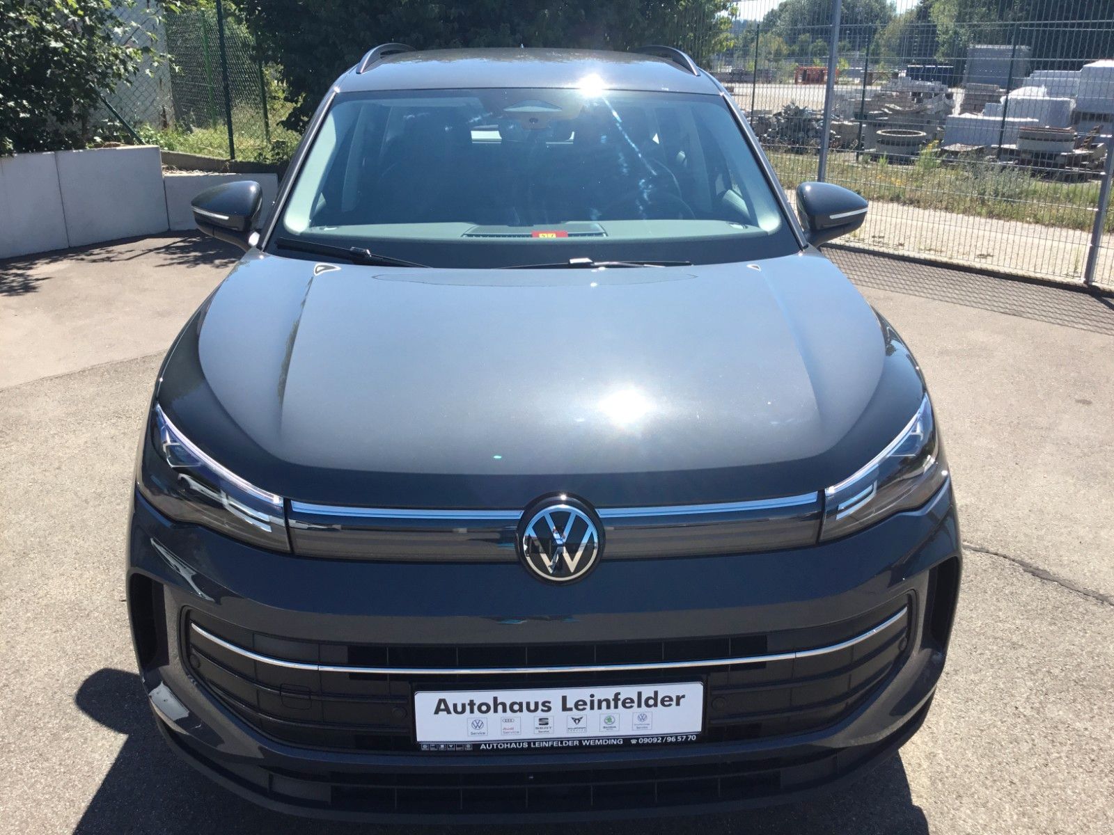 Fahrzeugabbildung Volkswagen Tiguan 1.5 eTSI DSG Life+AHK+LED+17"+Navi+Kamera