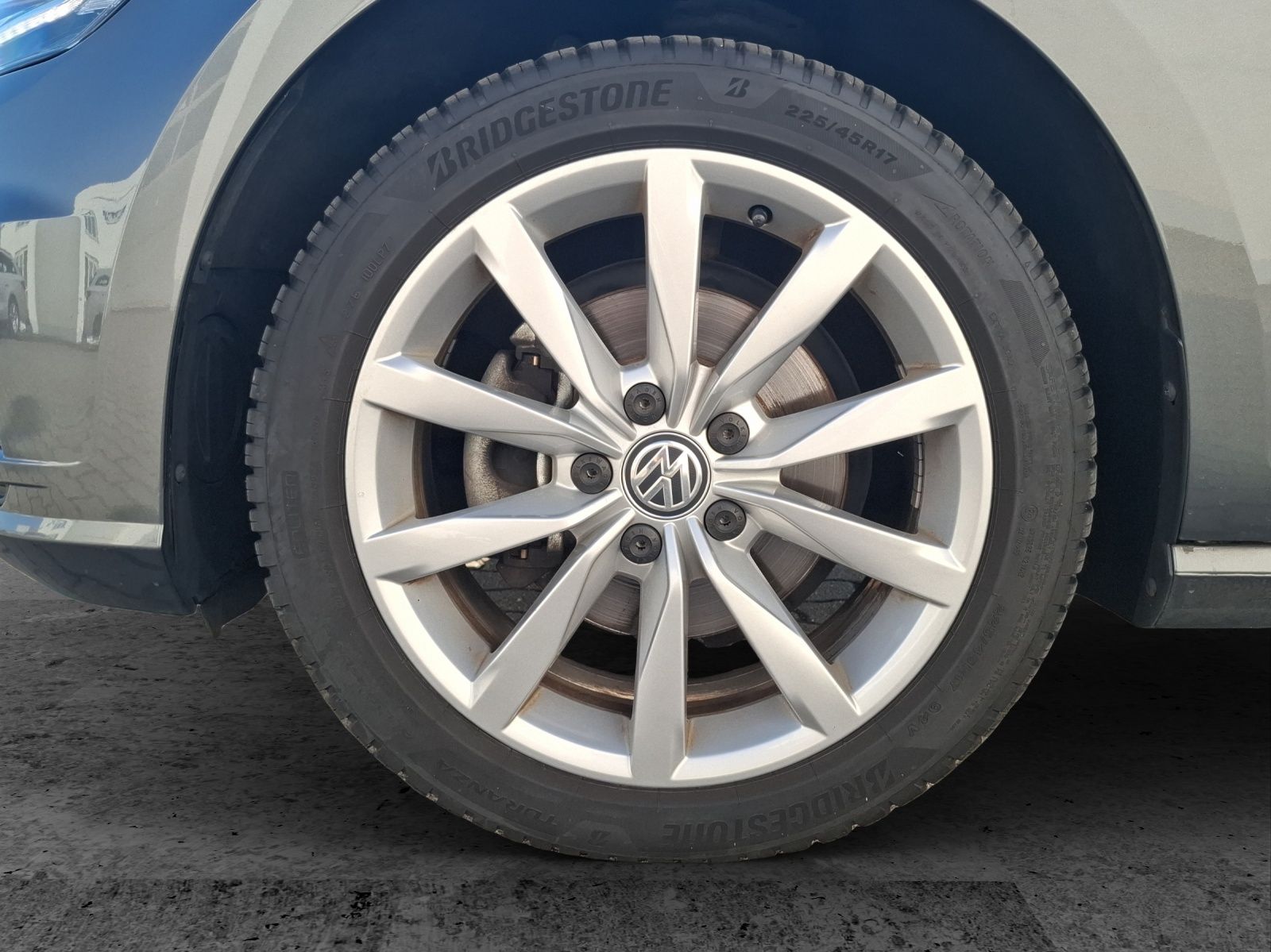 Fahrzeugabbildung Volkswagen Golf VII TSI Higline LED AHK Navi Pano ACC RFK S