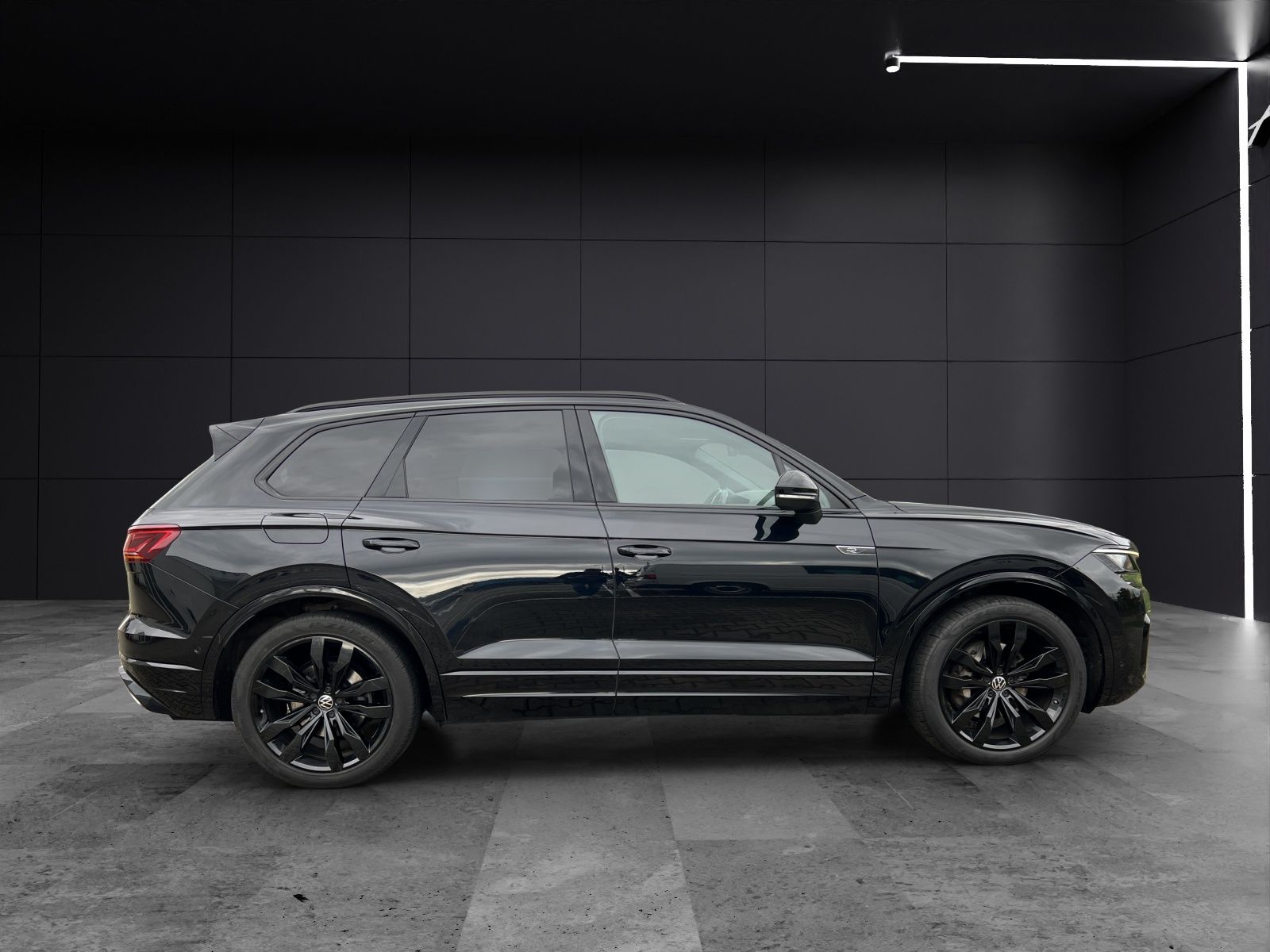 Fahrzeugabbildung Volkswagen Touareg R-Line 4M TDI IQ.Light ACC AHK LUFT STH