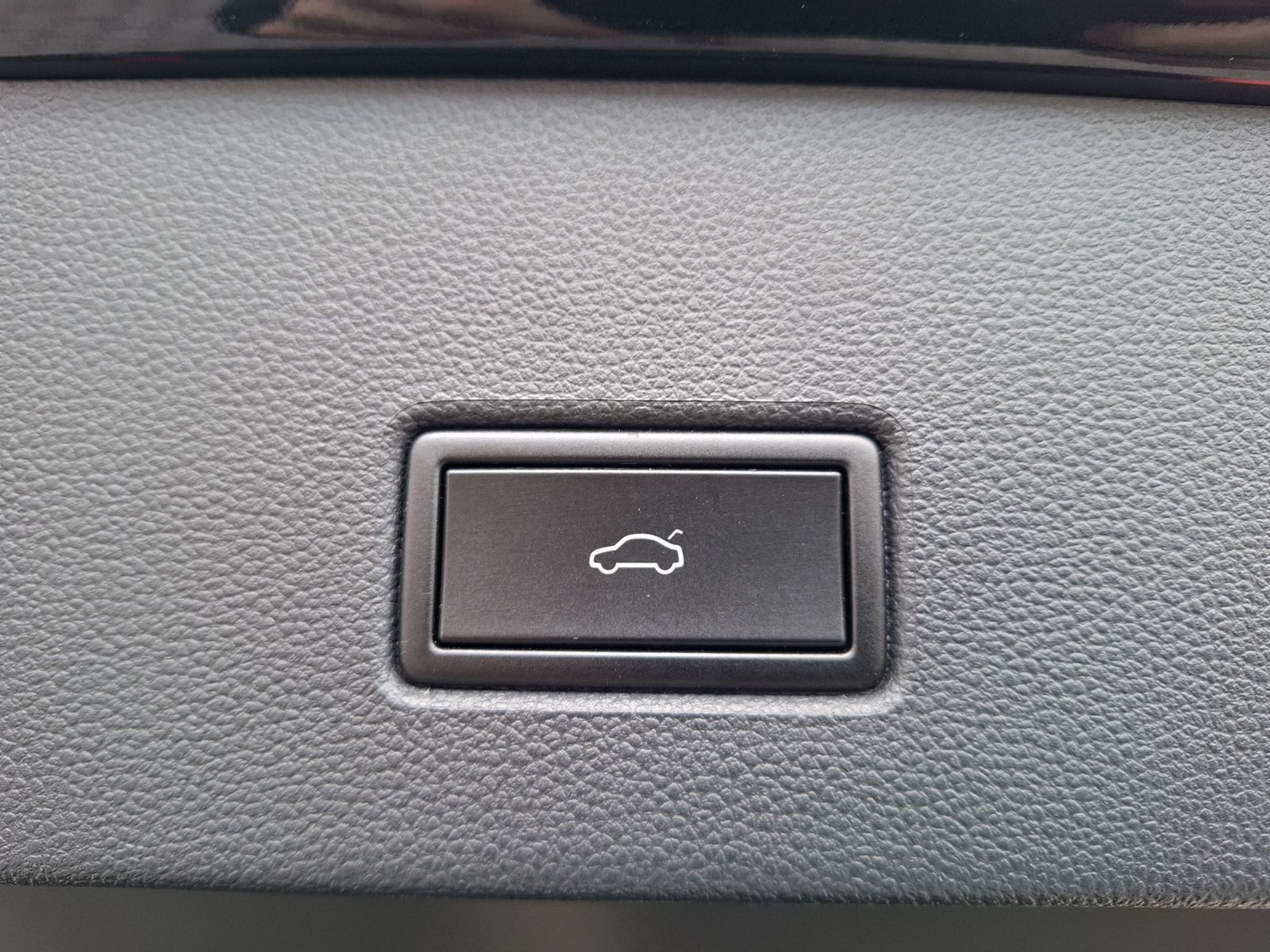Fahrzeugabbildung Volkswagen T-Roc TSI United Navi ACC PDC SH LM