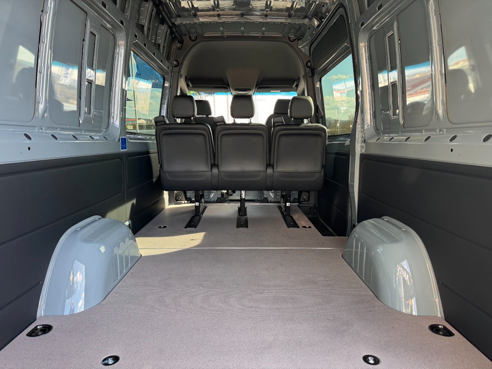 Fahrzeugabbildung Mercedes-Benz Sprinter 317 CDI DoKa/Mixto 9G Klima Kamera AHK