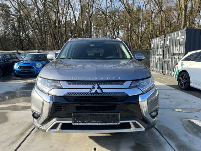 Mitsubishi Outlander  Clear Tec  2WD