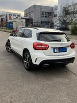 Mercedes-Benz GLA 220 CDI 4MATIC AMG Standhzg - Mercedes-Benz GLA 220 Gebrauchtwagen
