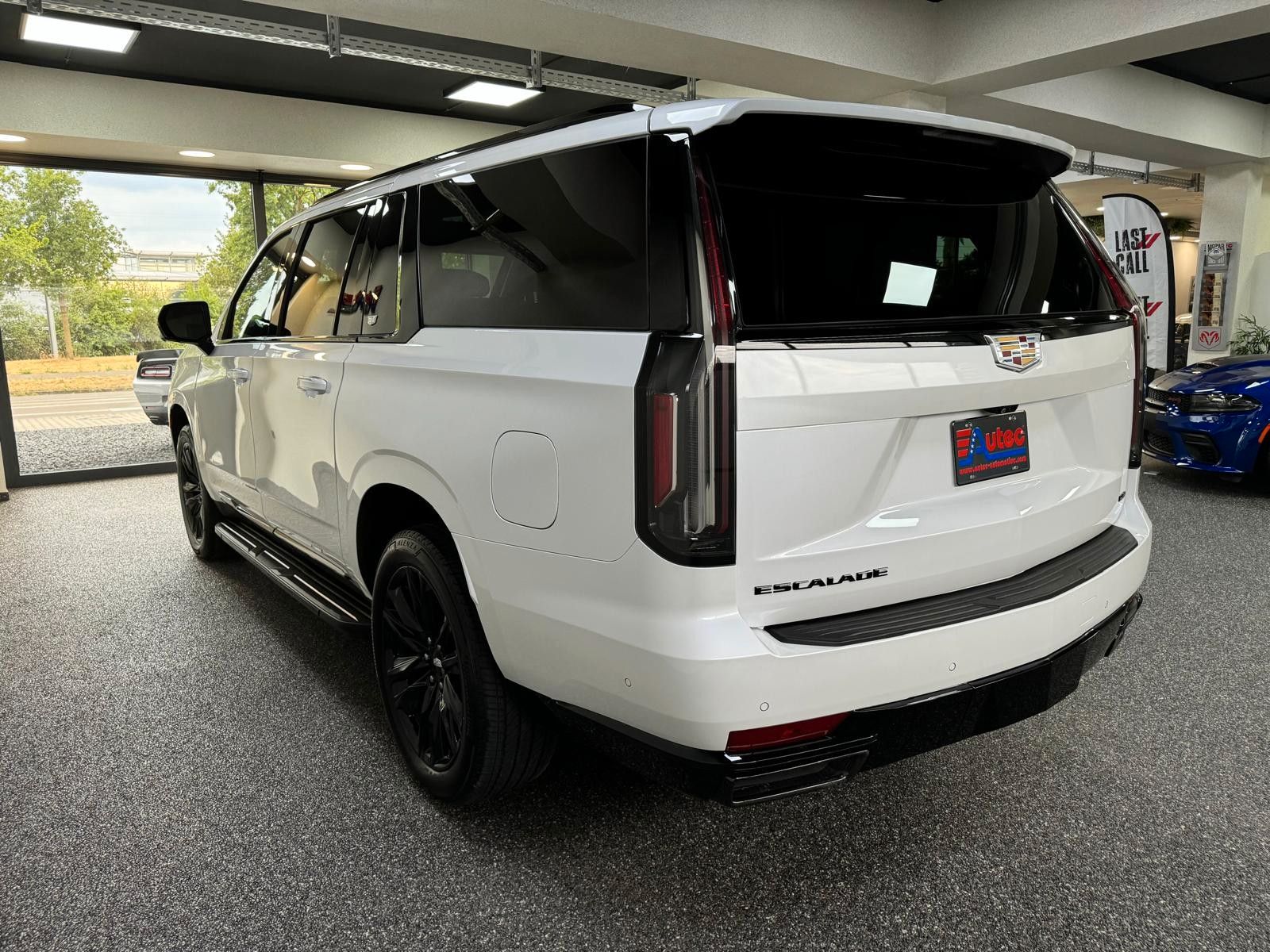 Fahrzeugabbildung Cadillac ESCALADE ESV SPORT 6.2 V8