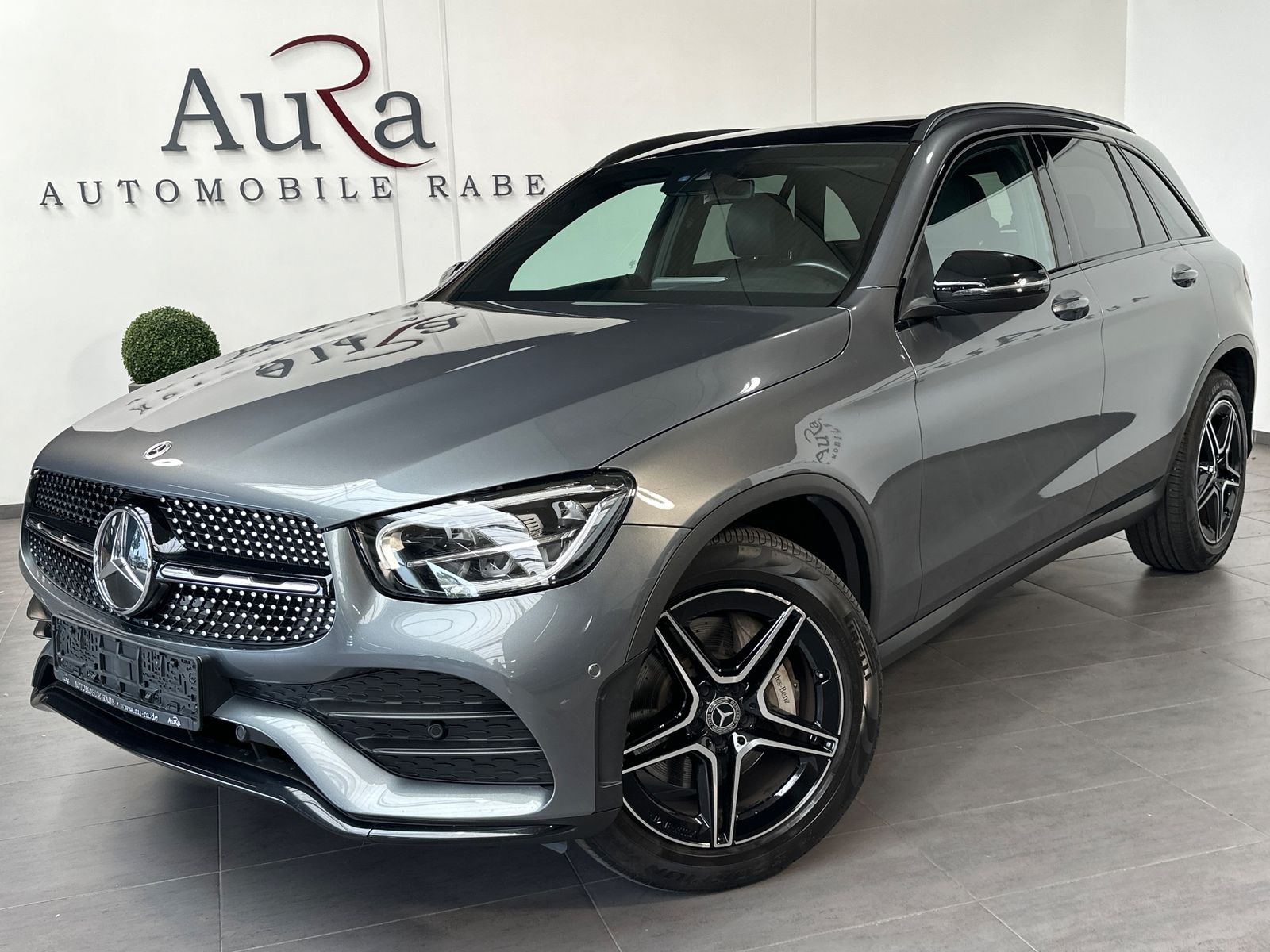 Fahrzeugabbildung Mercedes-Benz GLC 220d 4MATIC AMG Line NAV+LED+ACC+KAMERA+PANO