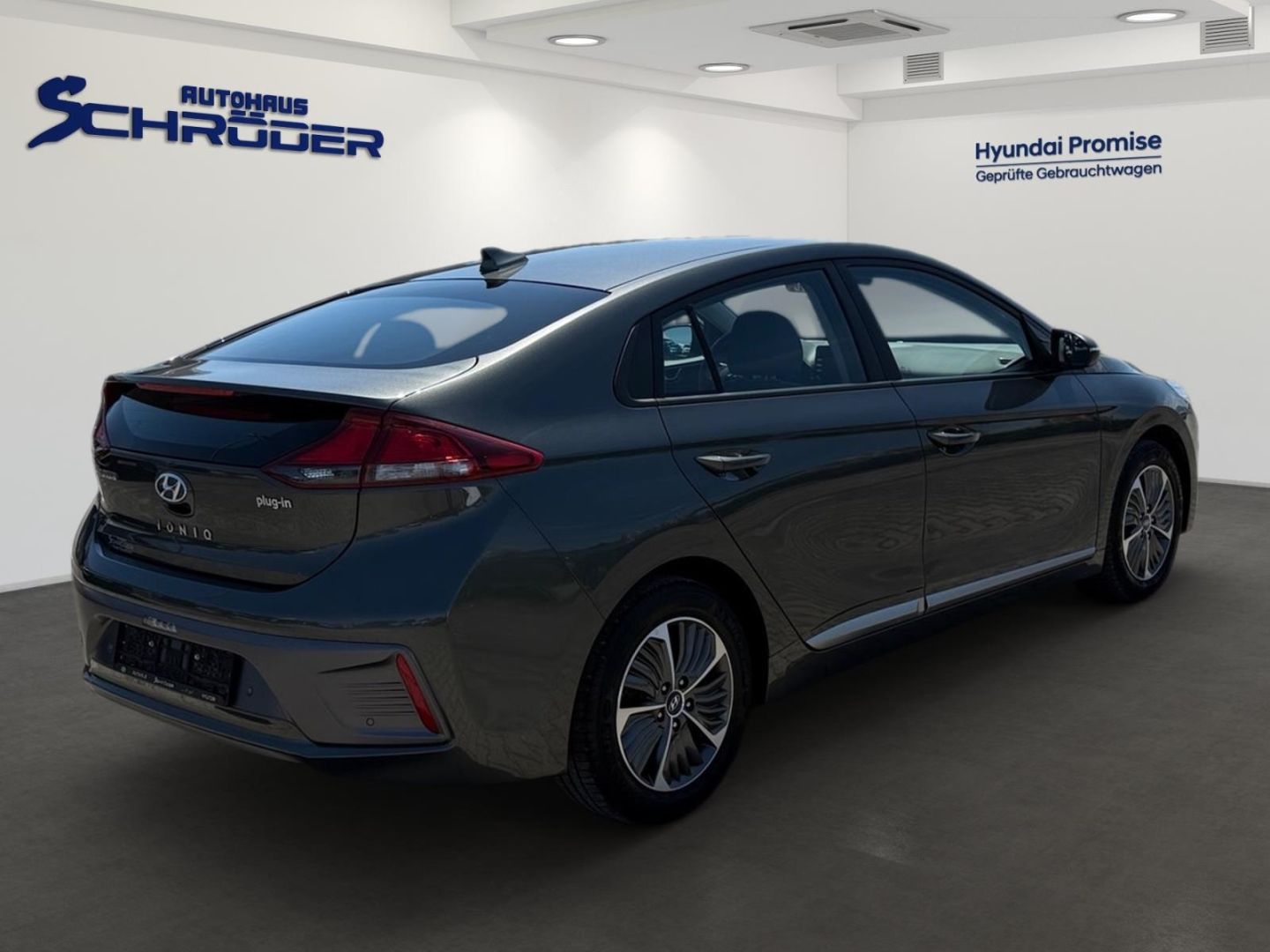 Fahrzeugabbildung Hyundai IONIQ Plug-in Hybrid Trend  Rückfahrkamera