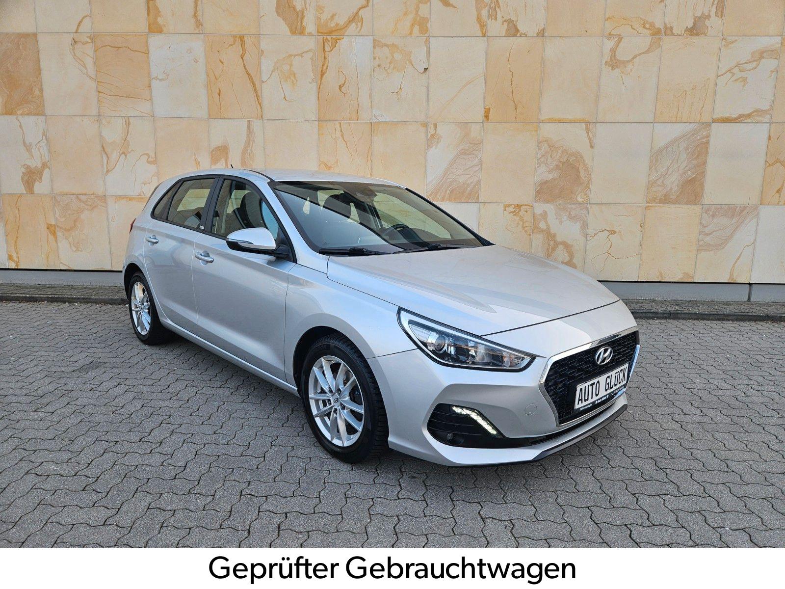 Hyundai i30 Select *PDC*KLIMA*8-FACH*ALU*LED*