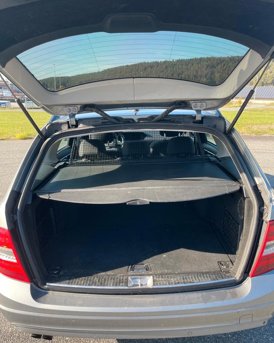 Mercedes-Benz C180 2011 — photo 12