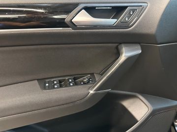 Volkswagen Touran *7 Sitzer*NAV*PANO**3-ZONEN*
