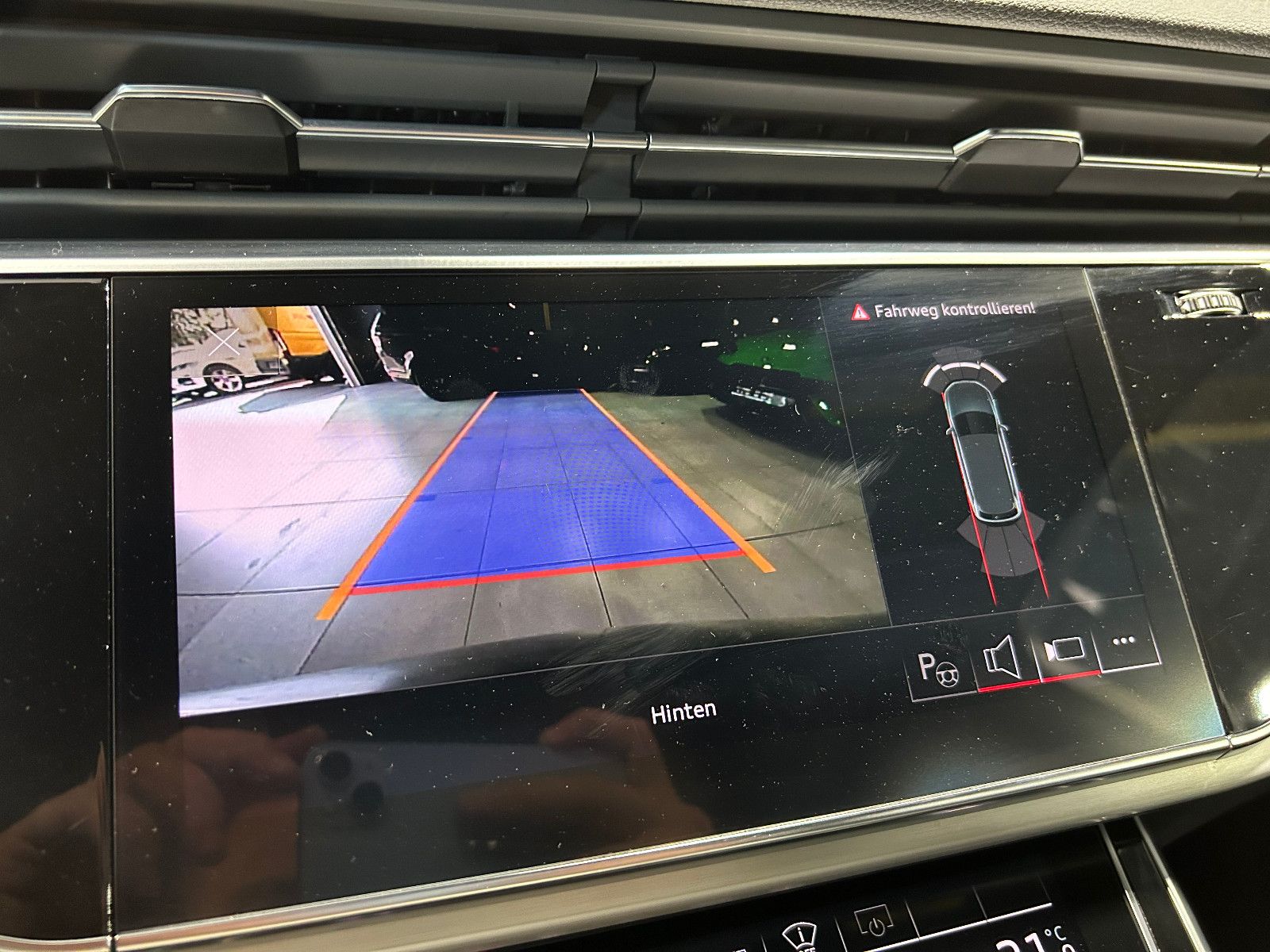 Fahrzeugabbildung Audi Q7 50 TDI quattro/S-LINE/HEAD-UP/COMPETITION/NAV