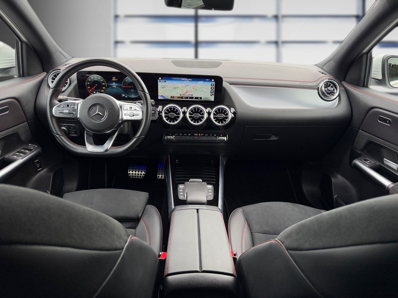 Fahrzeugabbildung Mercedes-Benz EQA 300 4M BONUS+AMG+SOUND+CARPL+KEYL+LED+KAMERA