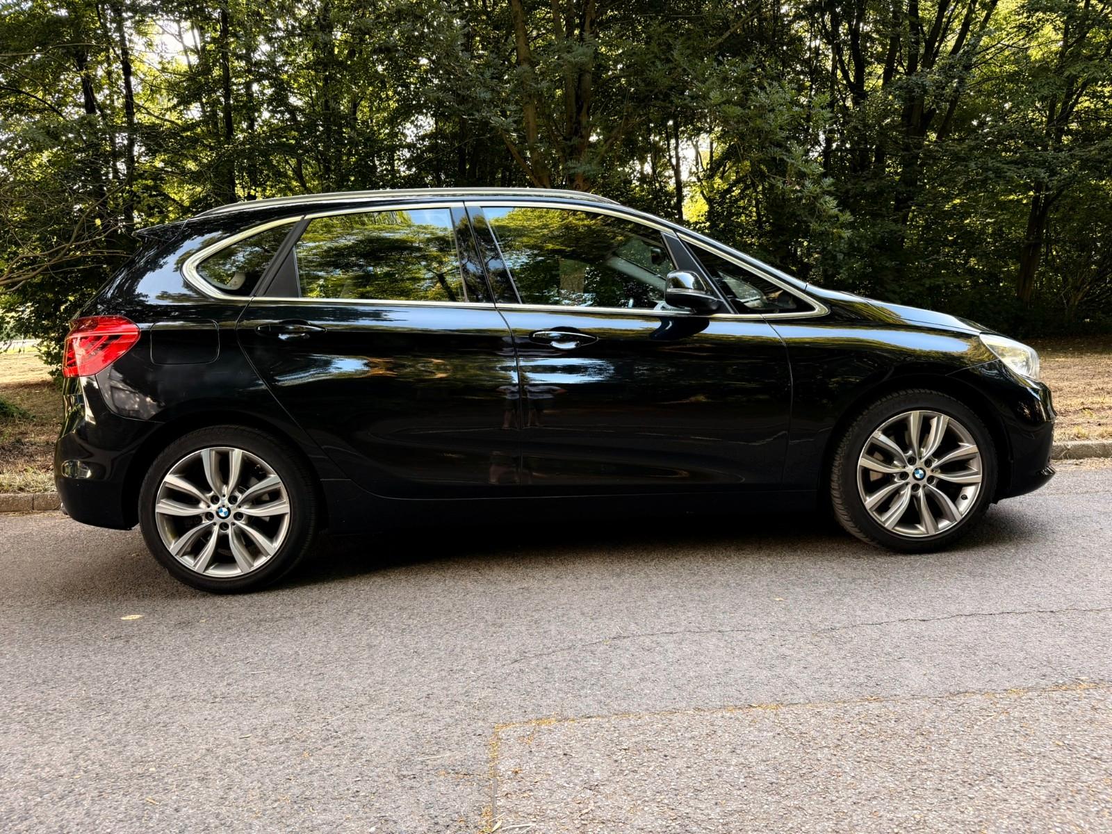 BMW 225i Active Tourer Luxury Pano AHK ACC HUD H/K
