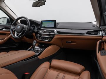 Fahrzeugabbildung BMW 540i xDr Tour Luxury Line HI-FI HUD DAB Panorama
