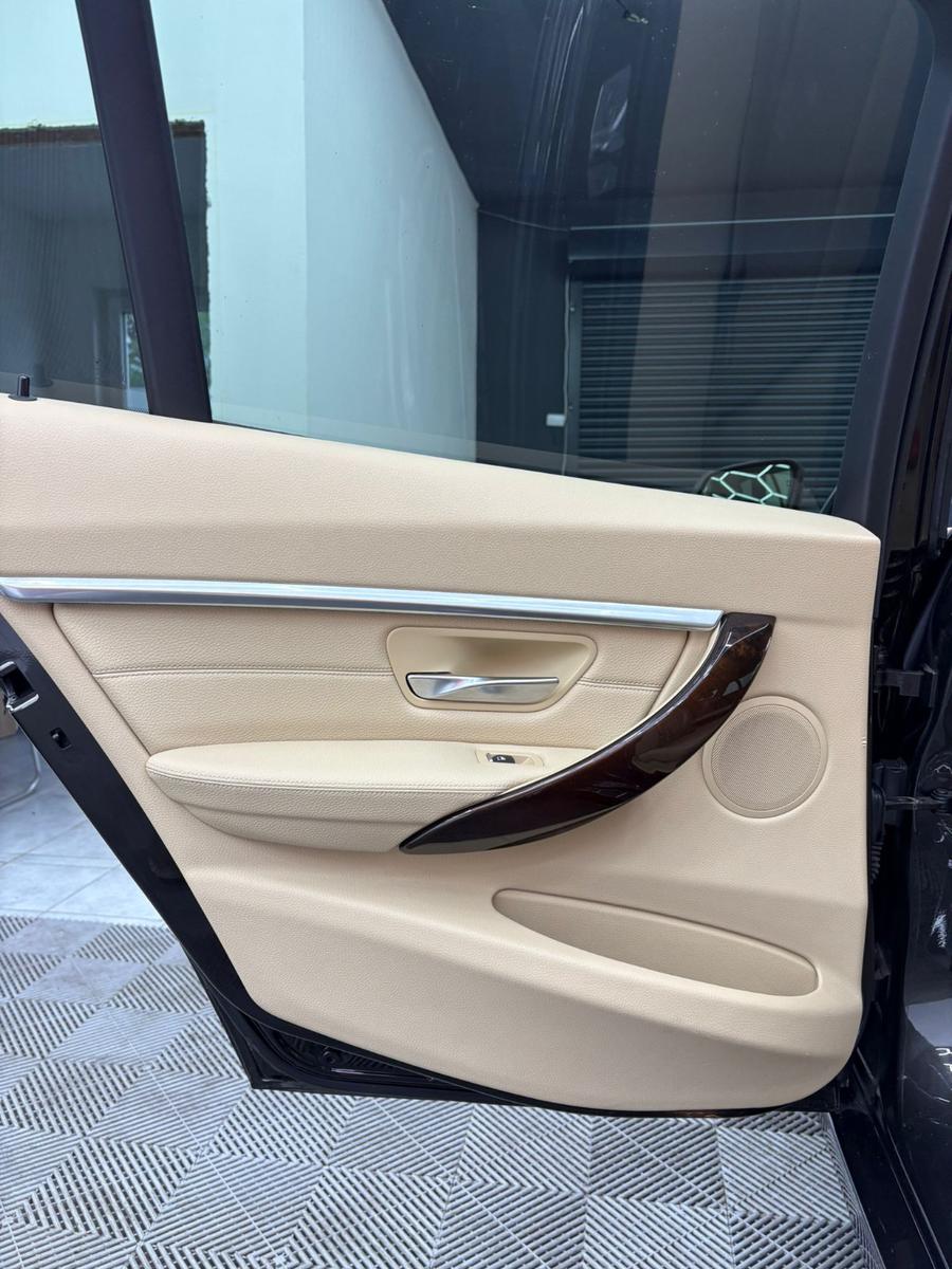 BMW 330 i xDrive Touring Luxury Line – 252 ch – HUD – Cuir – LED adaptatifs – Caméra – Navi Pro