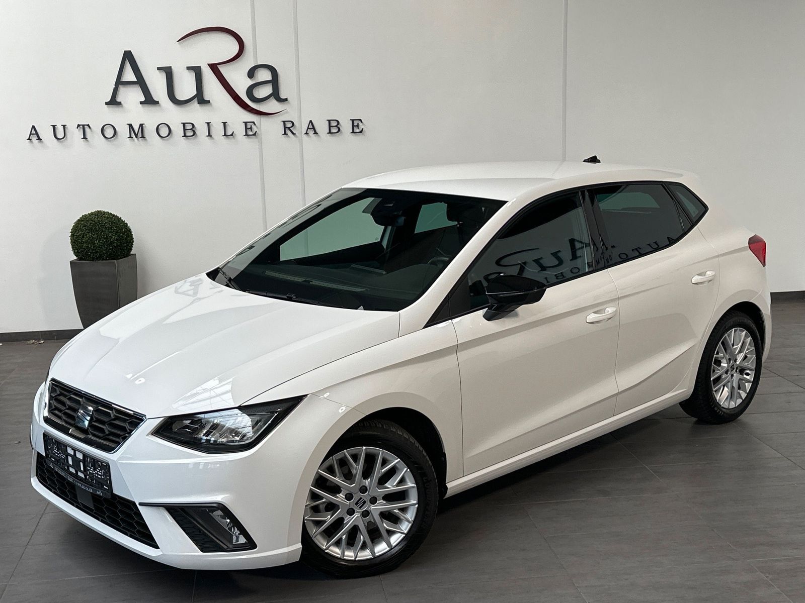 Fahrzeugabbildung SEAT Ibiza FR 1.0 TSI DSG NAV+LED+PDC+DAB+GANZJAHRES