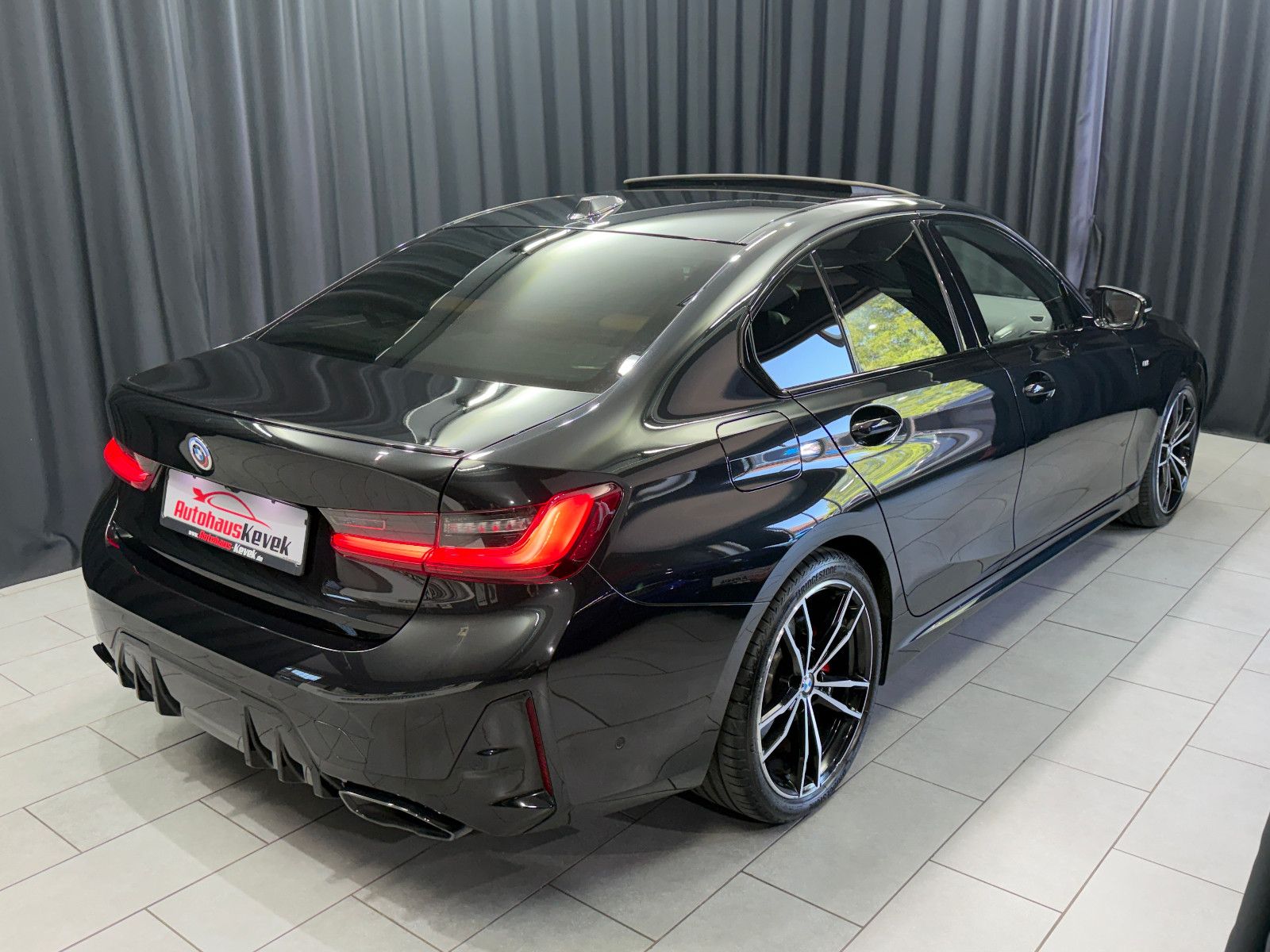 Fahrzeugabbildung BMW M340i xDrive Limousine|M-Sitze|H&K|360°|PANO|HuD