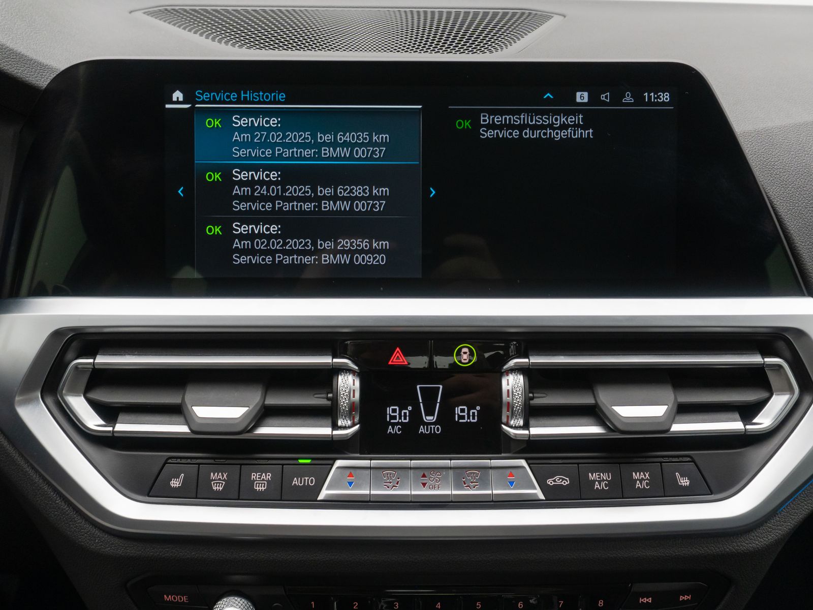 Fahrzeugabbildung BMW 320e Sport Line Alarm DAB PDC GeschwindigReg 18"