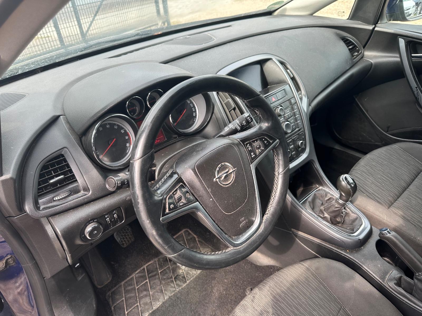 Opel Astra 2015 — photo 9
