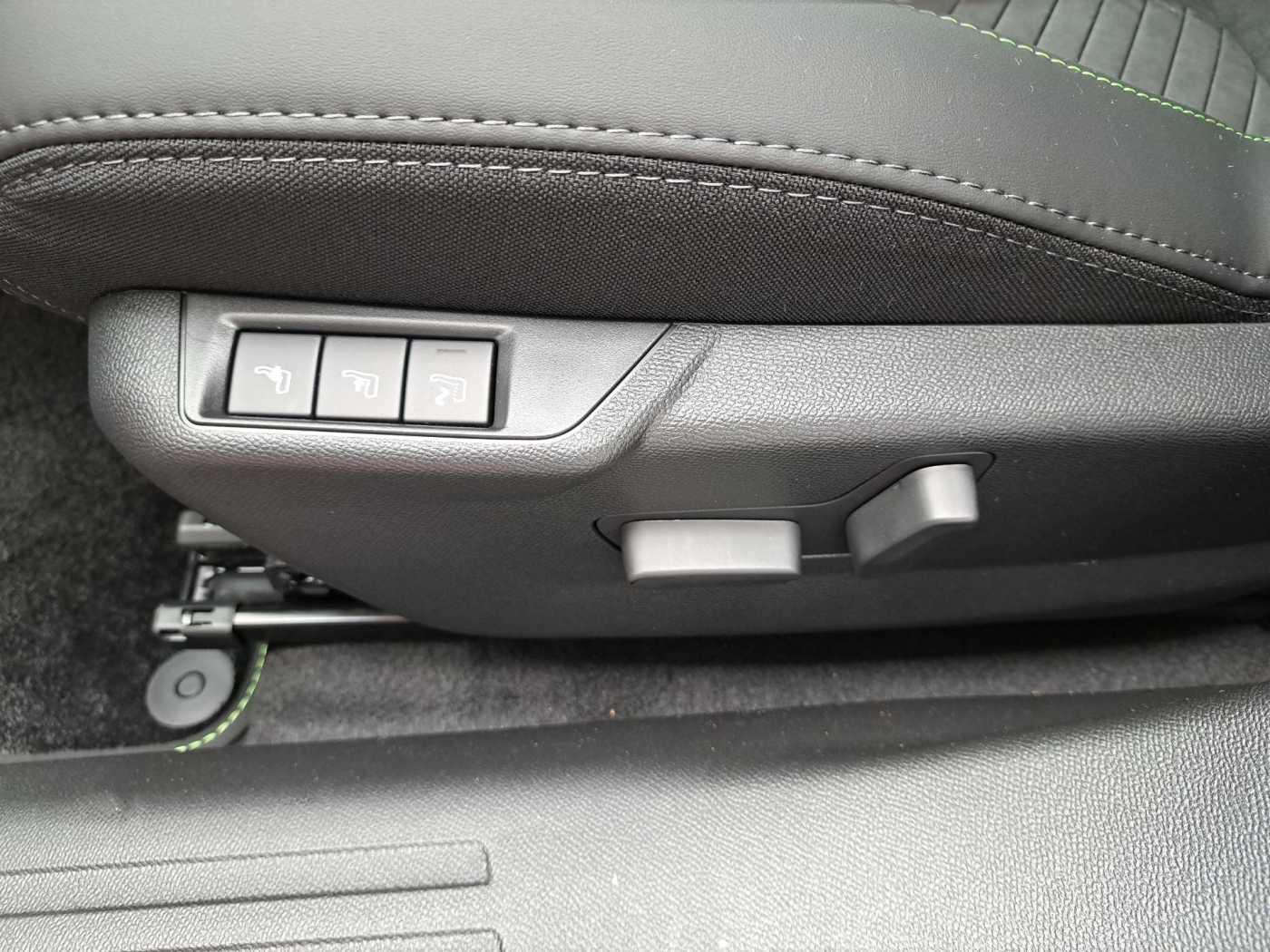 Peugeot 2008 145 PS e-DSC GT +Allwetter+Navi+360°Kamera*