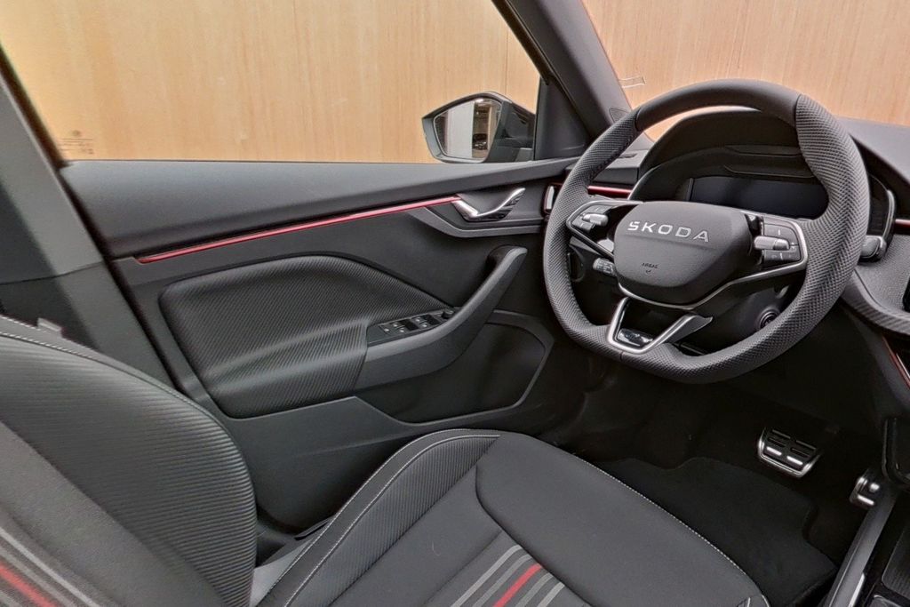 ŠKODA Kamiq Kamiq Monte Carlo 1.5 TSI DSG – Bild 8 von 13