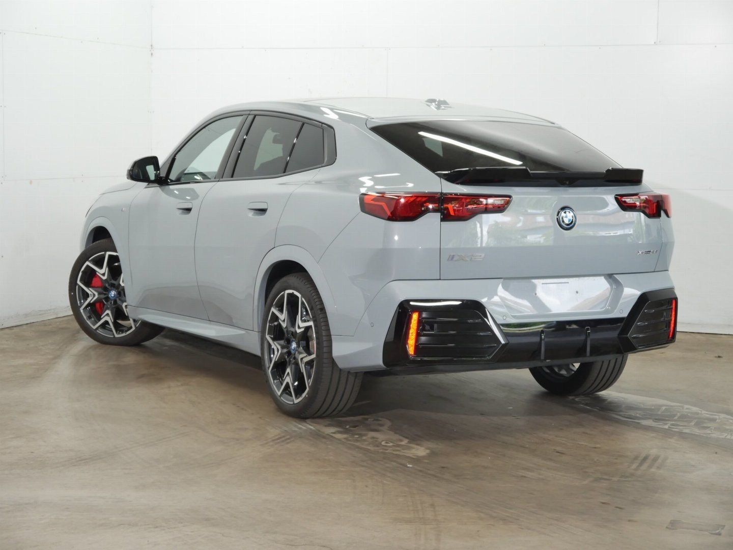 Fahrzeugabbildung BMW iX2 20" M LMR | M Sportpaket pro | Aktivsitz für