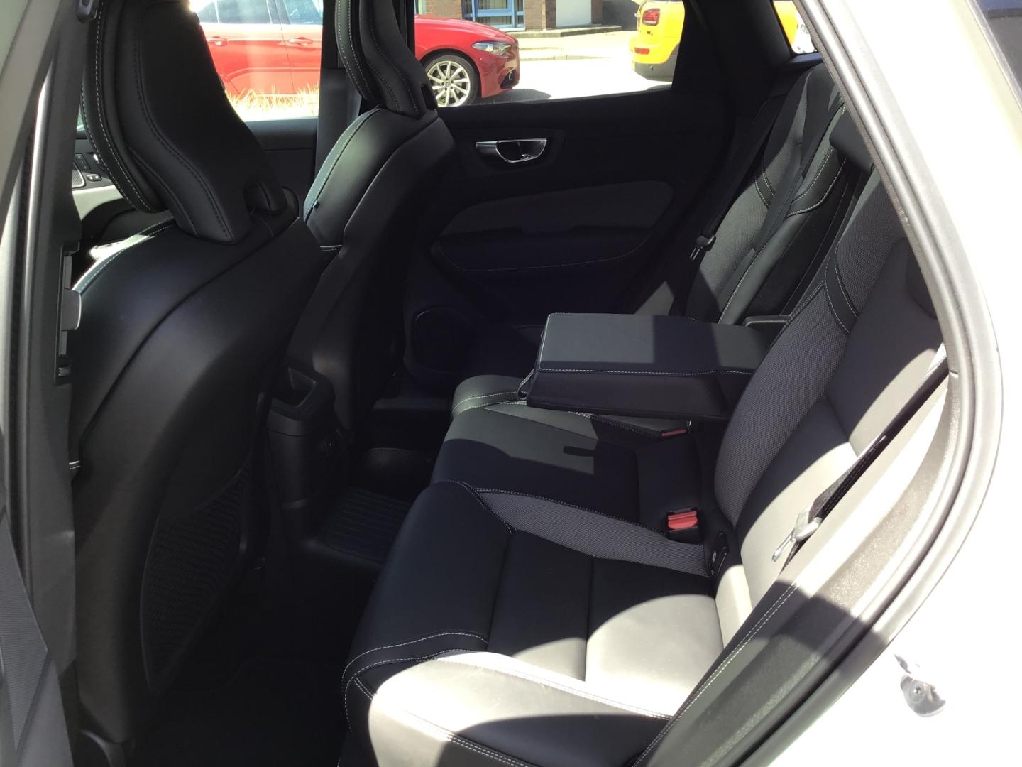 Volvo XC60 T6 Plus Dark AWD Stdhzg. 360° Cam PanoDach