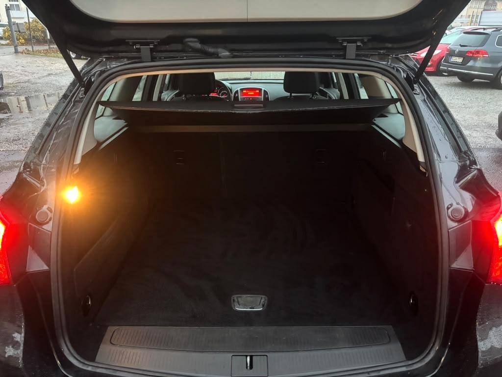 Opel Astra 2012 — photo 13