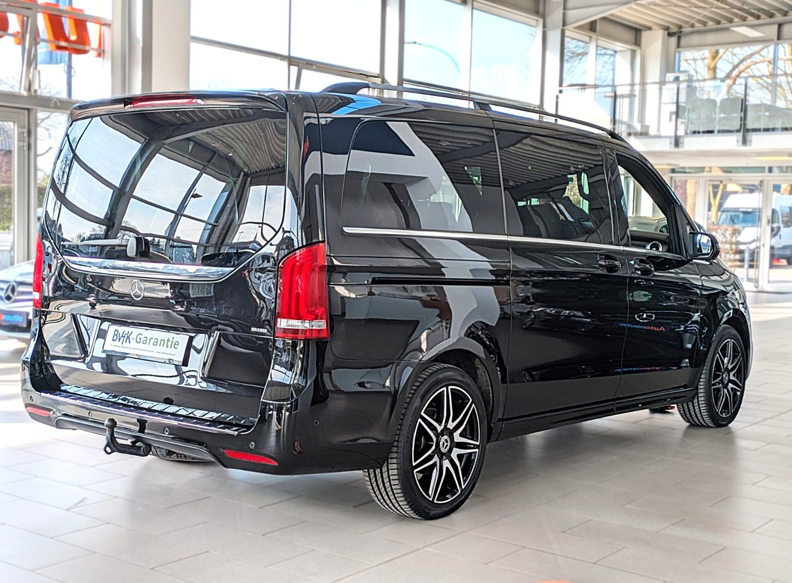 Fahrzeugabbildung Mercedes-Benz V 250d AMG 4M LANG 6 SITZE VIP SHUTTLE MEGAVOLL!