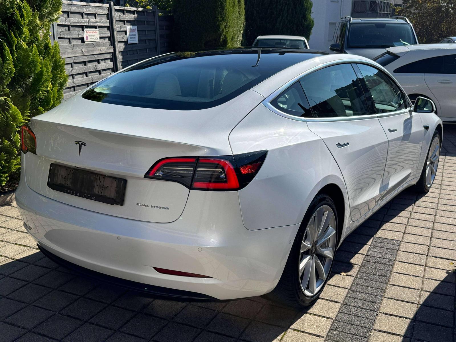 Tesla Model 3 Long Range 4x4 351ch - 1ère main - CT récent - Pneus été + Hiver - Hayon éléctrique - AFL