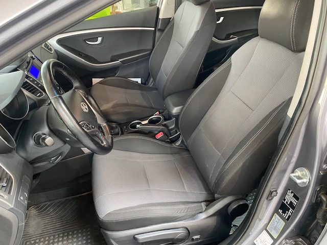 Hyundai i30 1.6 GDi blue