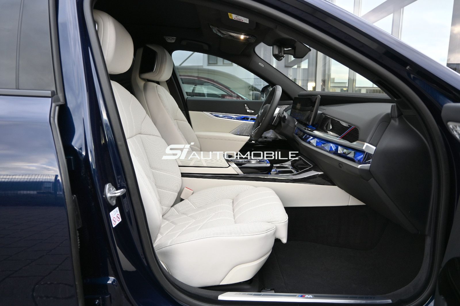 Fahrzeugabbildung BMW 750e xDr. M-Sport Pro °UVP 188.779€°B&W Diamond°