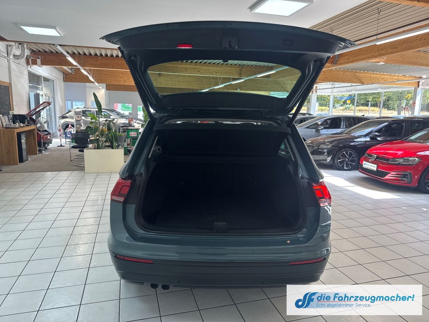 Fahrzeugabbildung Volkswagen Tiguan IQ.DRIVE Start-Stopp 4Motion StandHZG El