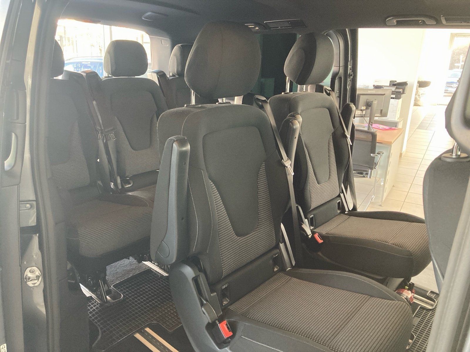 Fahrzeugabbildung Mercedes-Benz V 300 d AMG lang*AHK*STDHZG*Distro*TOT*ILS*Burm*