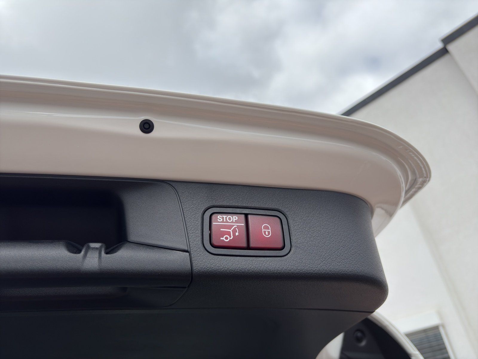 Fahrzeugabbildung Mercedes-Benz B 200 Progressive Plus Keyless AHK PTS Kamera