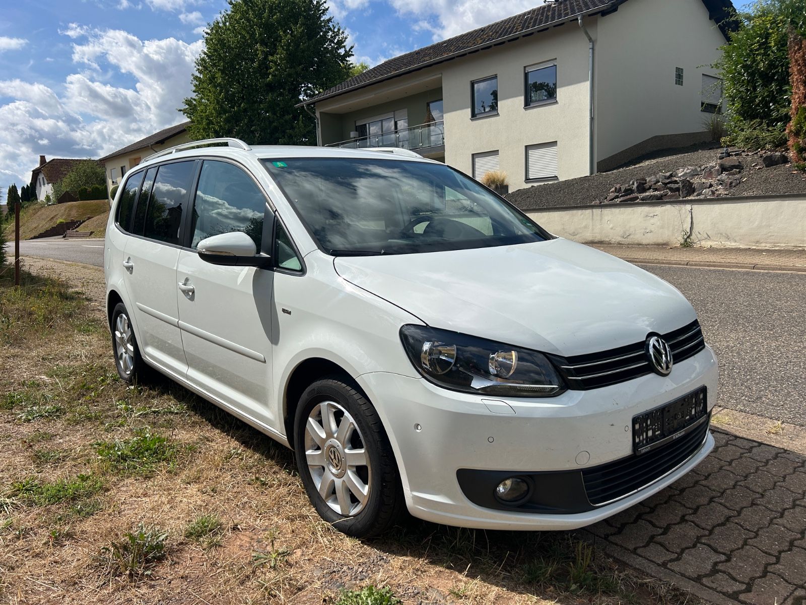 Volkswagen Touran - 1