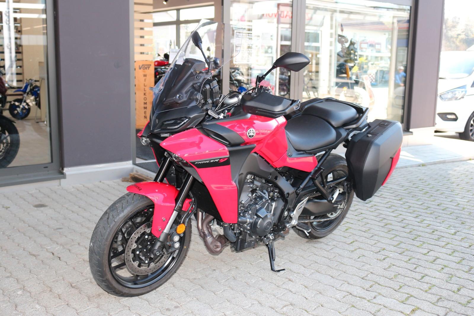 Yamaha Tracer 9 mit Original-Koffern