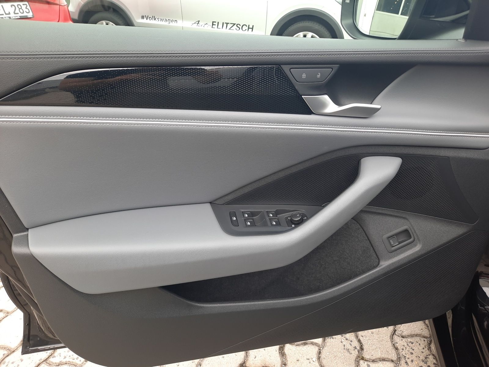 Fahrzeugabbildung Volkswagen Passat Variant eTSI Business DSG LED AHK Navi AI