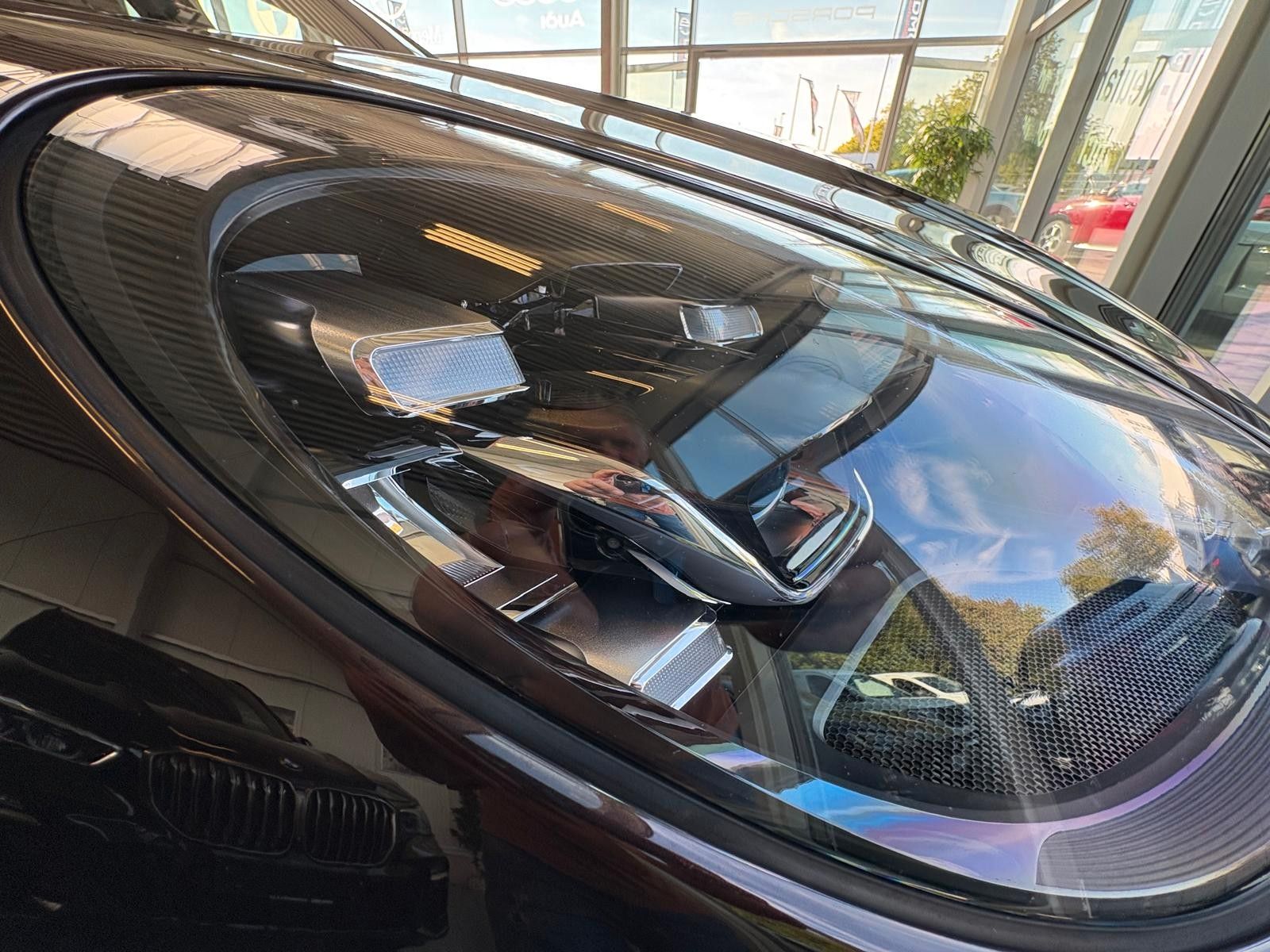 Fahrzeugabbildung Porsche Macan Turbo Scheckheft Porsche Leder exklusive